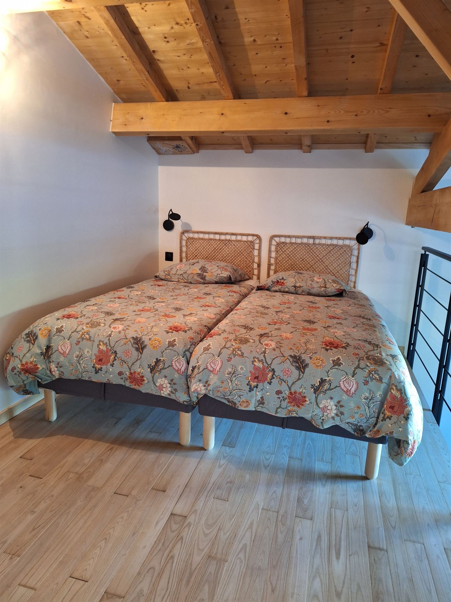 Chambre mezzanine sous la charpente